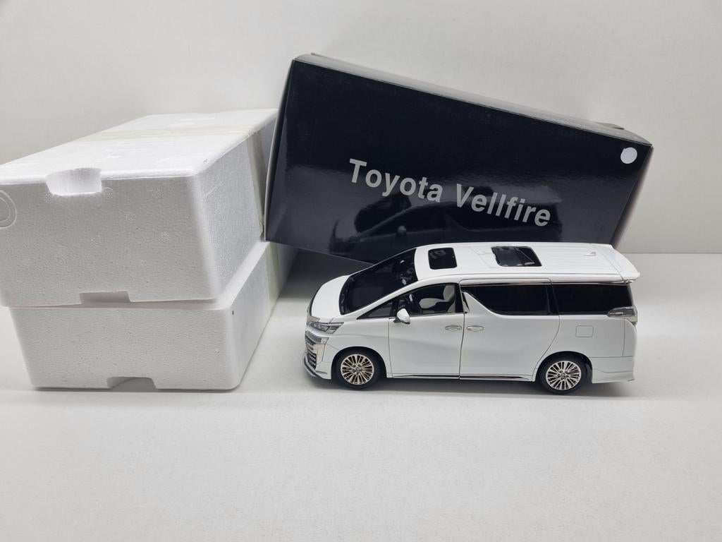 NZG Kengfai Toyota Vellfire MPV
1:18 Nieuw, Hobby en Vrije tijd, Modelauto's | 1:18, Nieuw, Auto, Ophalen of Verzenden