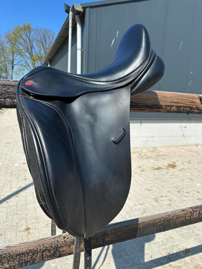 Kent en Masters dressuurzadel LDM, 17,5 inch, Dieren en Toebehoren, Paarden en Pony's | Zadels, Ophalen, Gebruikt, Dressuur