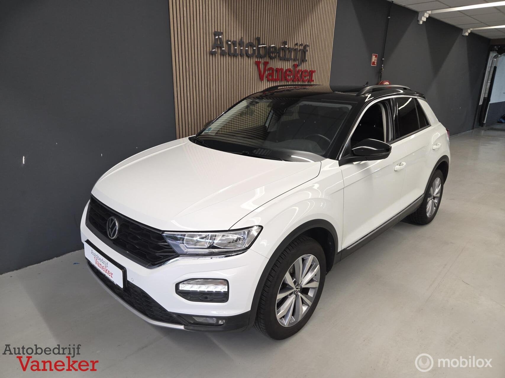 Volkswagen T-Roc 1.5 TSI Sport| DSG | ACC | CarPlay | Stoelv, 1254 kg, Stof, 4 cilinders, 150 pk