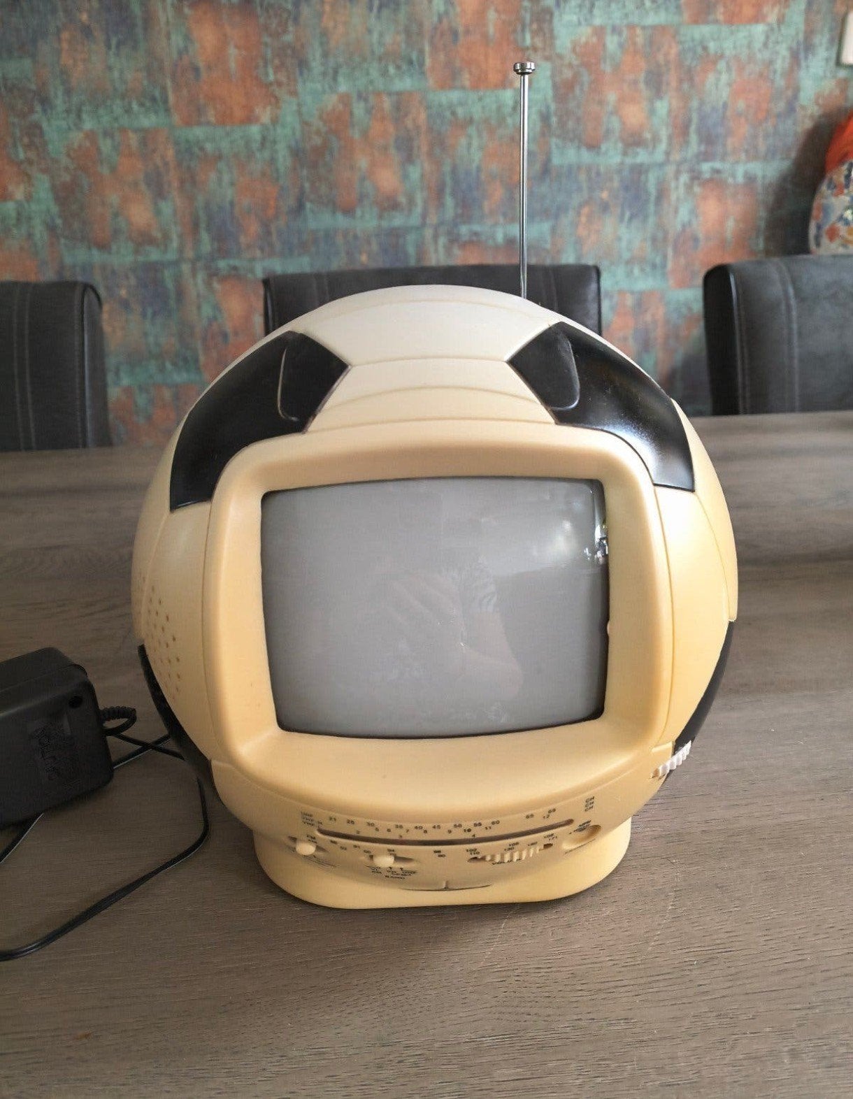 Vintage voetbal TV - Draagbare zwart-wit televisie, Ophalen of Verzenden