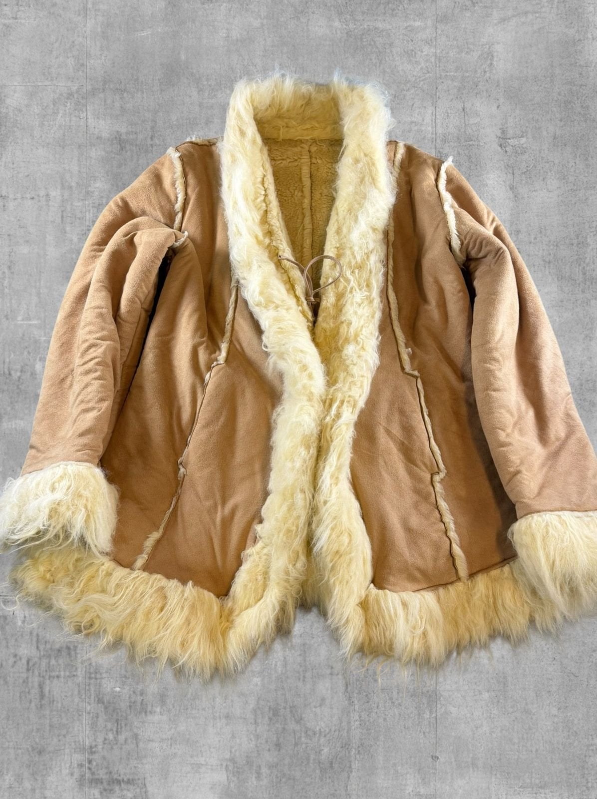 Beige lammy jas van Vintage Dressing (Afghaanse coat /, Kleding | Dames, Bayline Vintage Trading, Verzenden, Beige, Maat 42/44 (L)