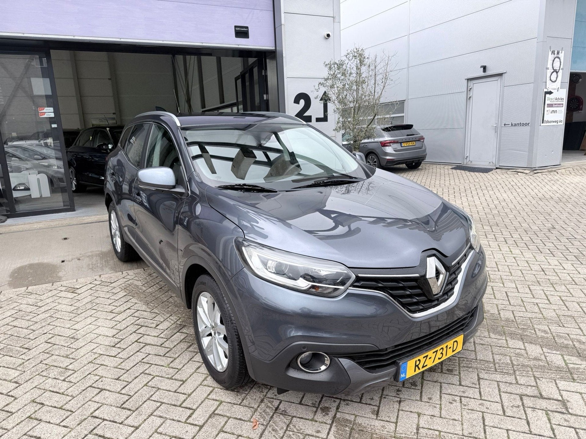 Renault Kadjar 1.2 TCe Intens 2E EIG! NAP! AUTOMAAT! INRUIL, Gebruikt, 4 cilinders, Parkeersensor, Leder en Stof
