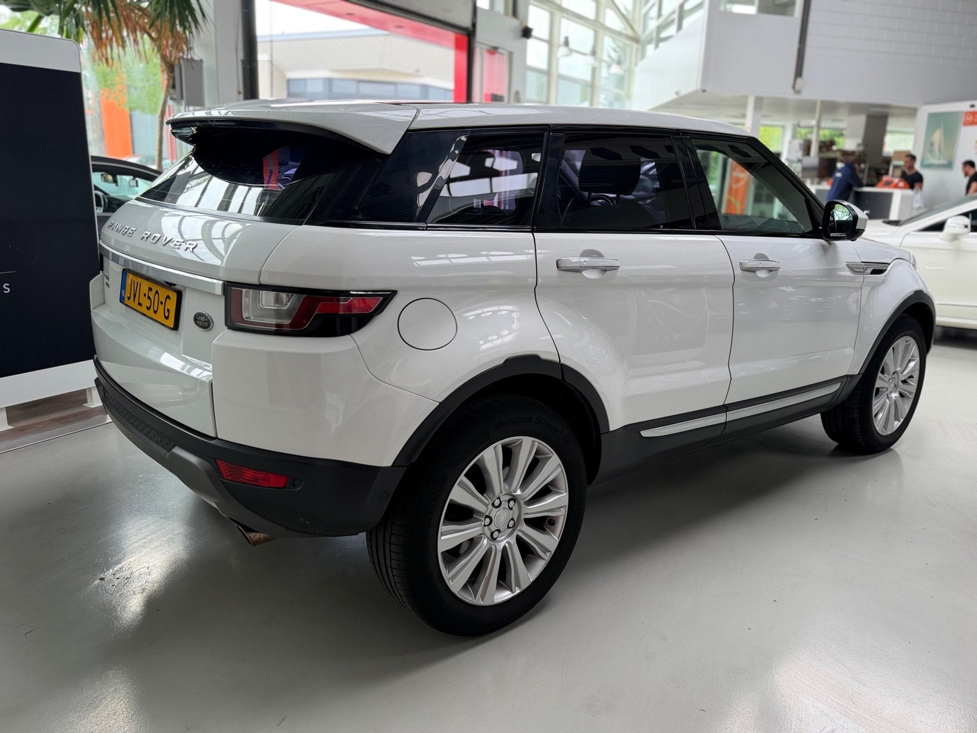 Land Rover Range Rover Evoque 2.0 eD4 Pure, Automaat, Lichtsensor, 1800 kg, Zwart