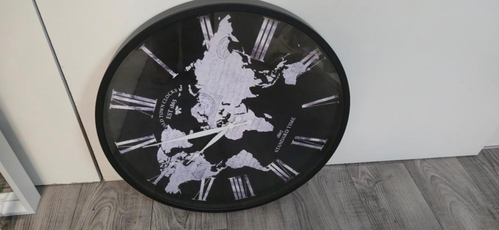 Mooie wereld klok, Huis en Inrichting, Ophalen of Verzenden, Zo goed als nieuw, Wandklok