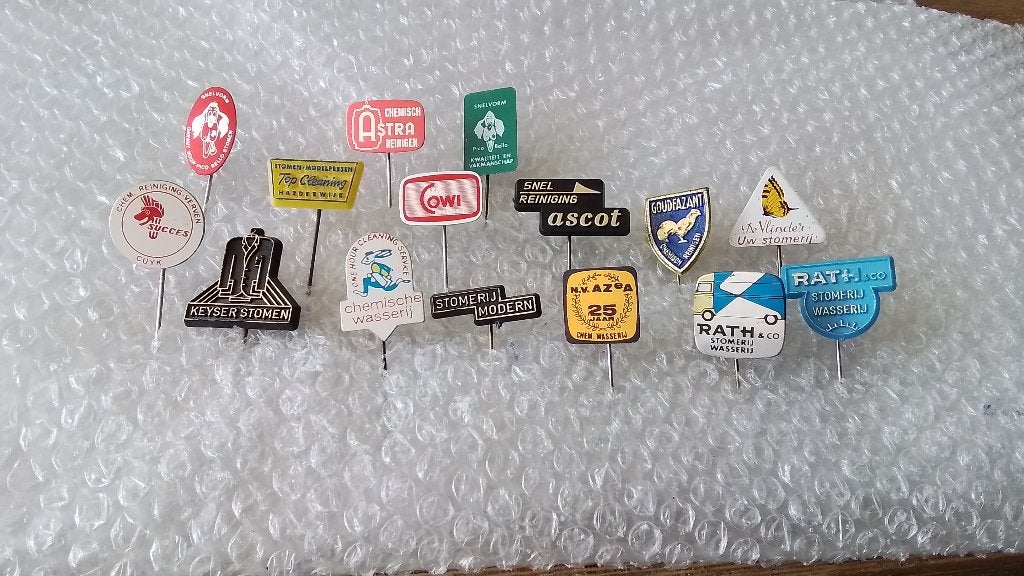 16 verschillende speldjes stomerijen, Verzamelen, Ophalen of Verzenden, Zo goed als nieuw, Overige onderwerpen