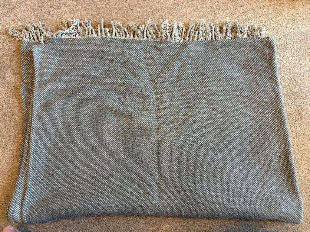 Zeer nette Plaid, grijs, afmeting: 150cm x 190 cm, 190 cm, Met franjes/kwastjes, Zo goed als nieuw, Plaid