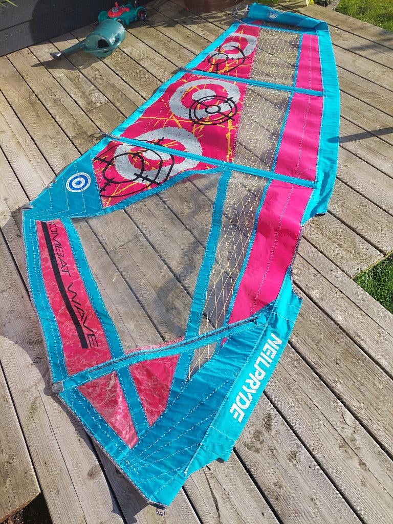 Neilpryde Combat 3.5 4.2 en 4.5, Watersport en Boten, Windsurfen, Ophalen of Verzenden, Gebruikt, Zeil, Met draagtas