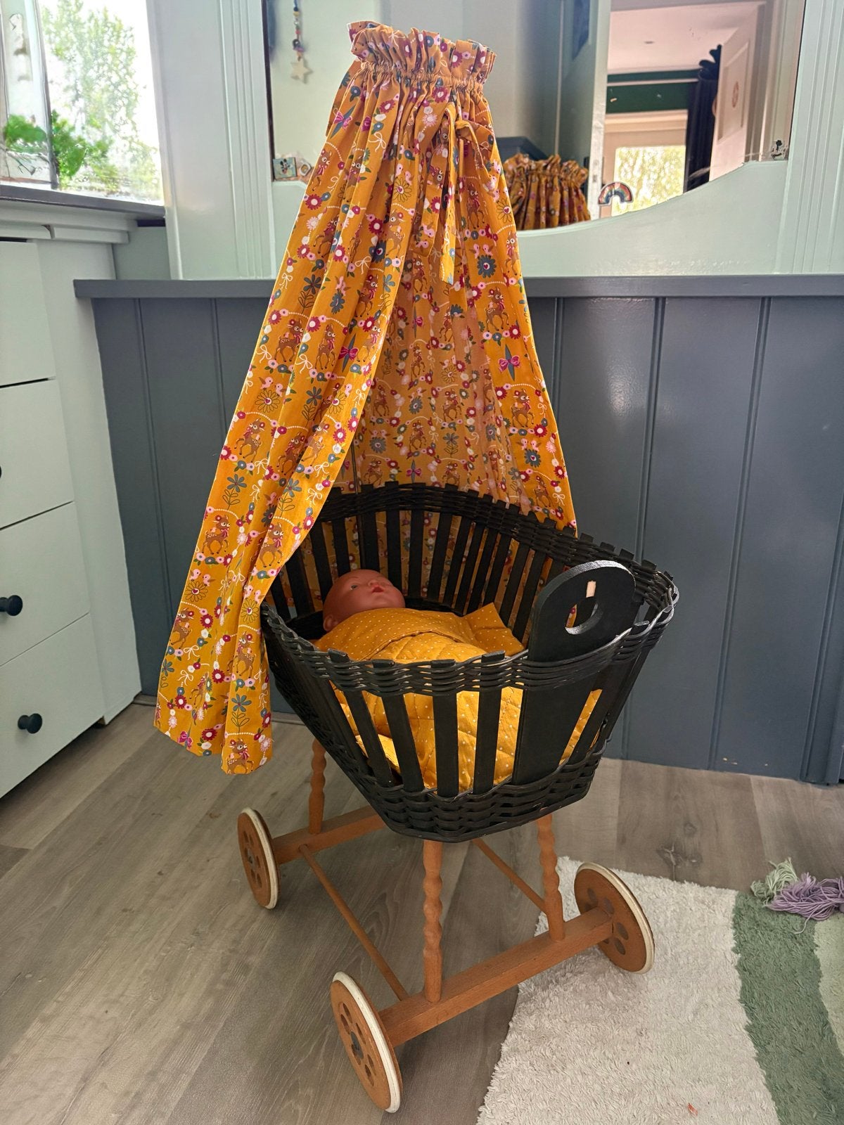 Vintage wiegje / poppenwagen (excl pop), Kinderen en Baby's, Speelgoed | Poppen, Ophalen, Gebruikt, Overige typen