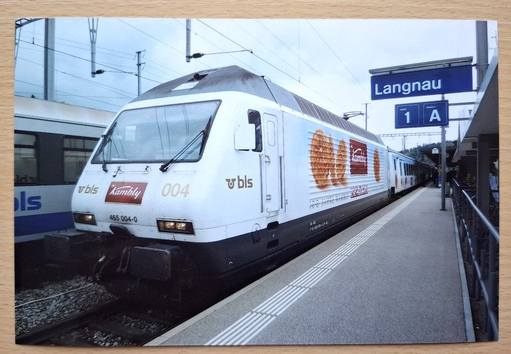 Foto van locomotief BLS met Kambly logo, Verzenden, Nieuw, Trein, Kaart of Prent