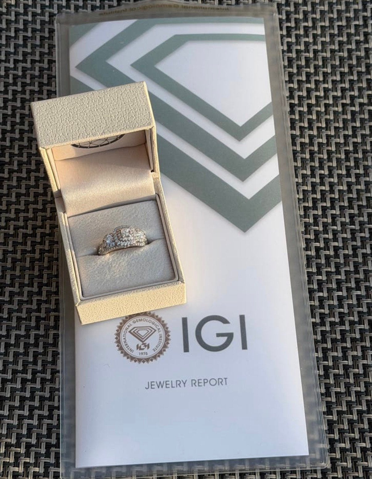 Exclusieve witgouden ring met 111 natuurlijke diamanten!, Nieuw, Ophalen of Verzenden, Kleiner dan 17, Met edelsteen
