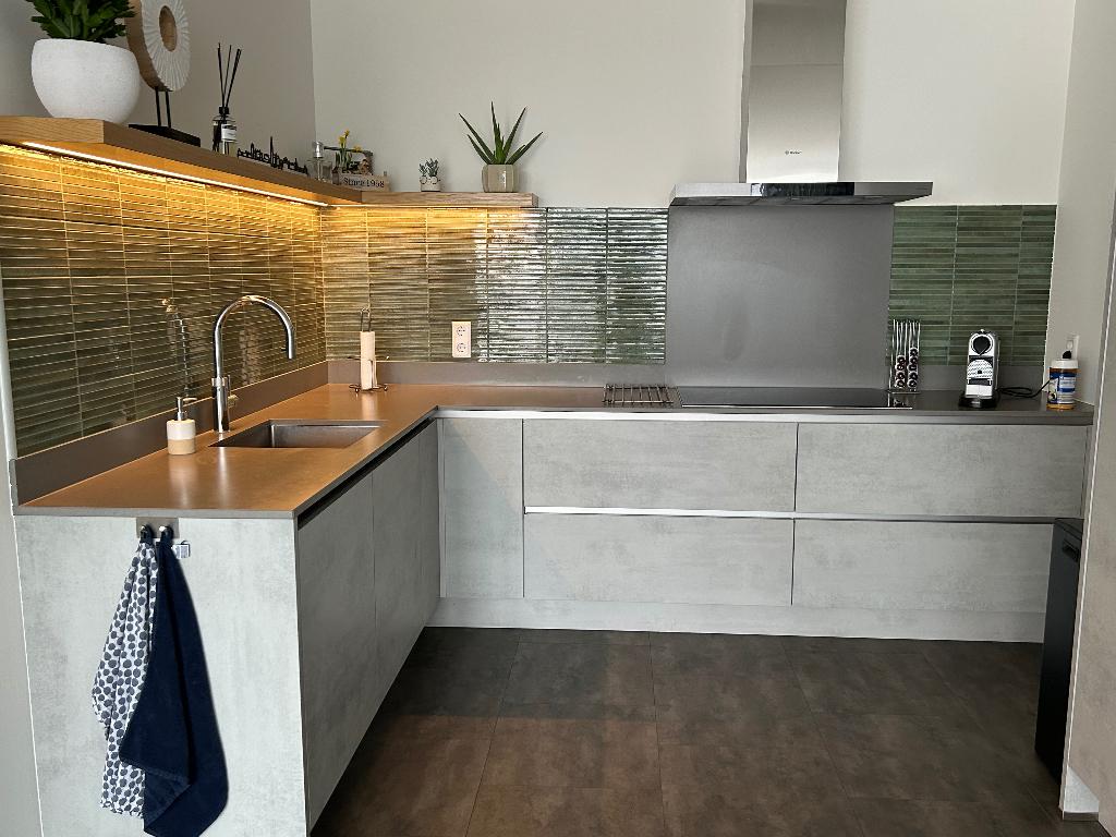 Houten wandplank met led-strook, Ophalen, Zo goed als nieuw