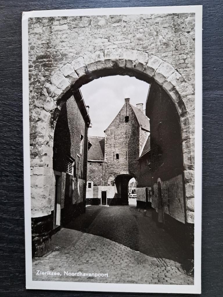 Zierikzee - Noordhavenpoort, Verzamelen, Ansichtkaarten | Nederland, Verzenden, Ongelopen, Zeeland
