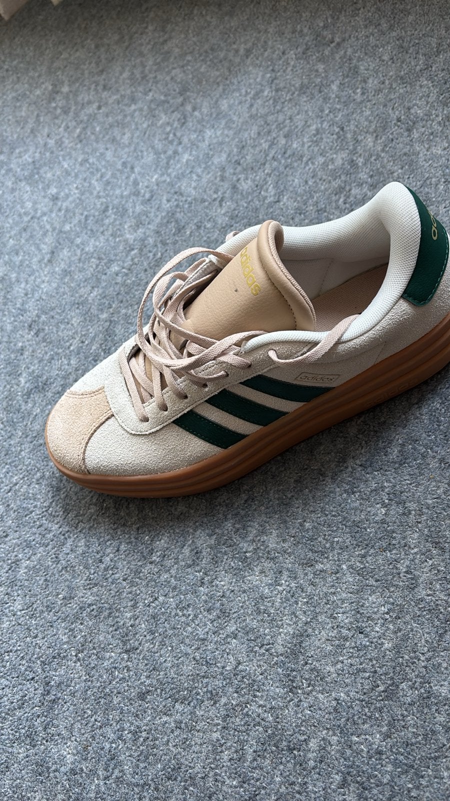 Adidas sneakers - Beige/Groen, Ophalen of Verzenden, Zo goed als nieuw, Beige, Sneakers of Gympen