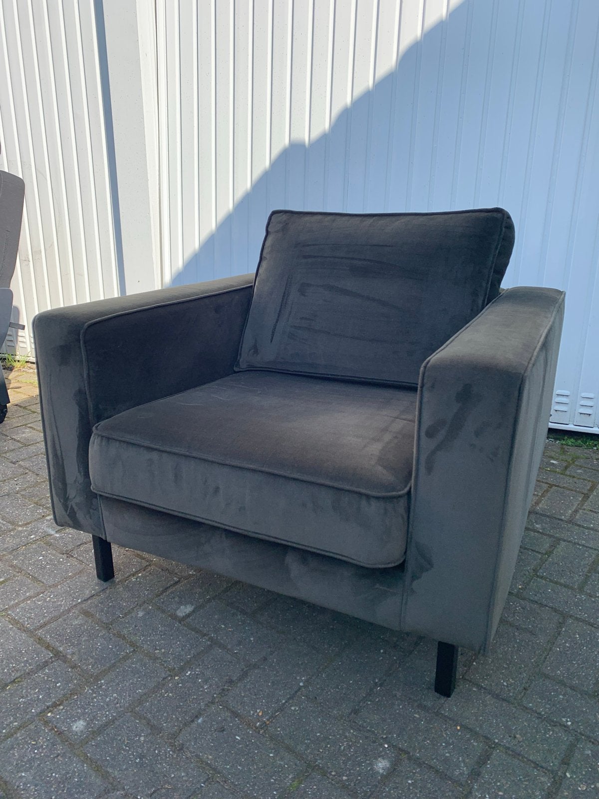 Groene suède fauteuil met hocker van WOOOD, z.g.a.n., Ophalen, Zo goed als nieuw, Stof, 75 tot 100 cm