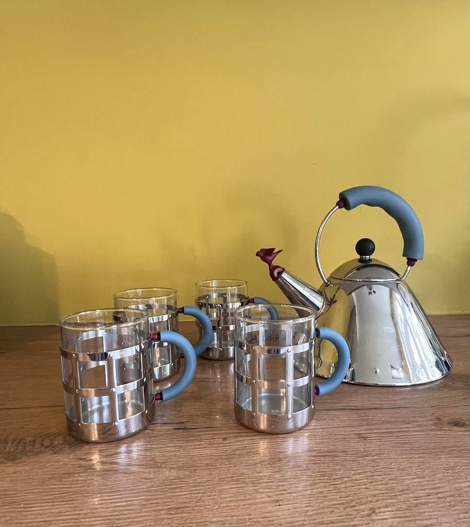 Alessi 9093 Kettle (met vogeltje) + 4 glazen, Verzenden, Zo goed als nieuw, Overige stijlen, Overige materialen