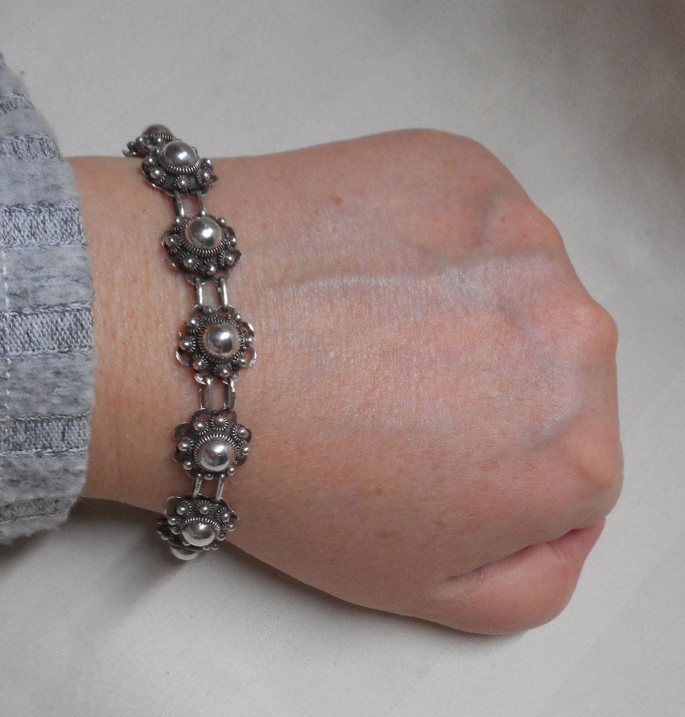 Prachtige zilveren Zeeuwse knoppen armband nr.1058