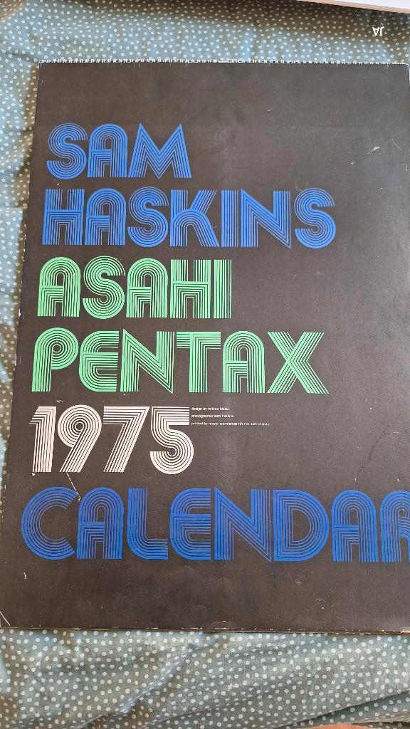 Sam haskins kalender 1975 asahi pentax  !! zie foto's, Ophalen of Verzenden, Zo goed als nieuw, Overige onderwerpen, Sam haskins
