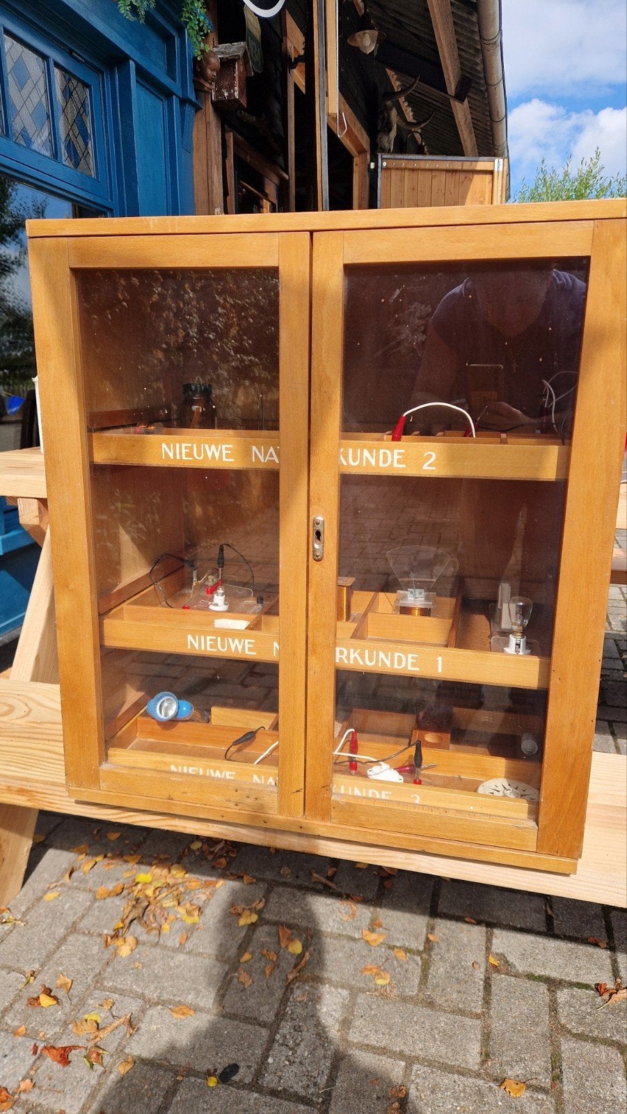 Vintage Natuurkunde Schoolkast met Glazen Deurtjes, Antiek en Kunst, Ophalen of Verzenden