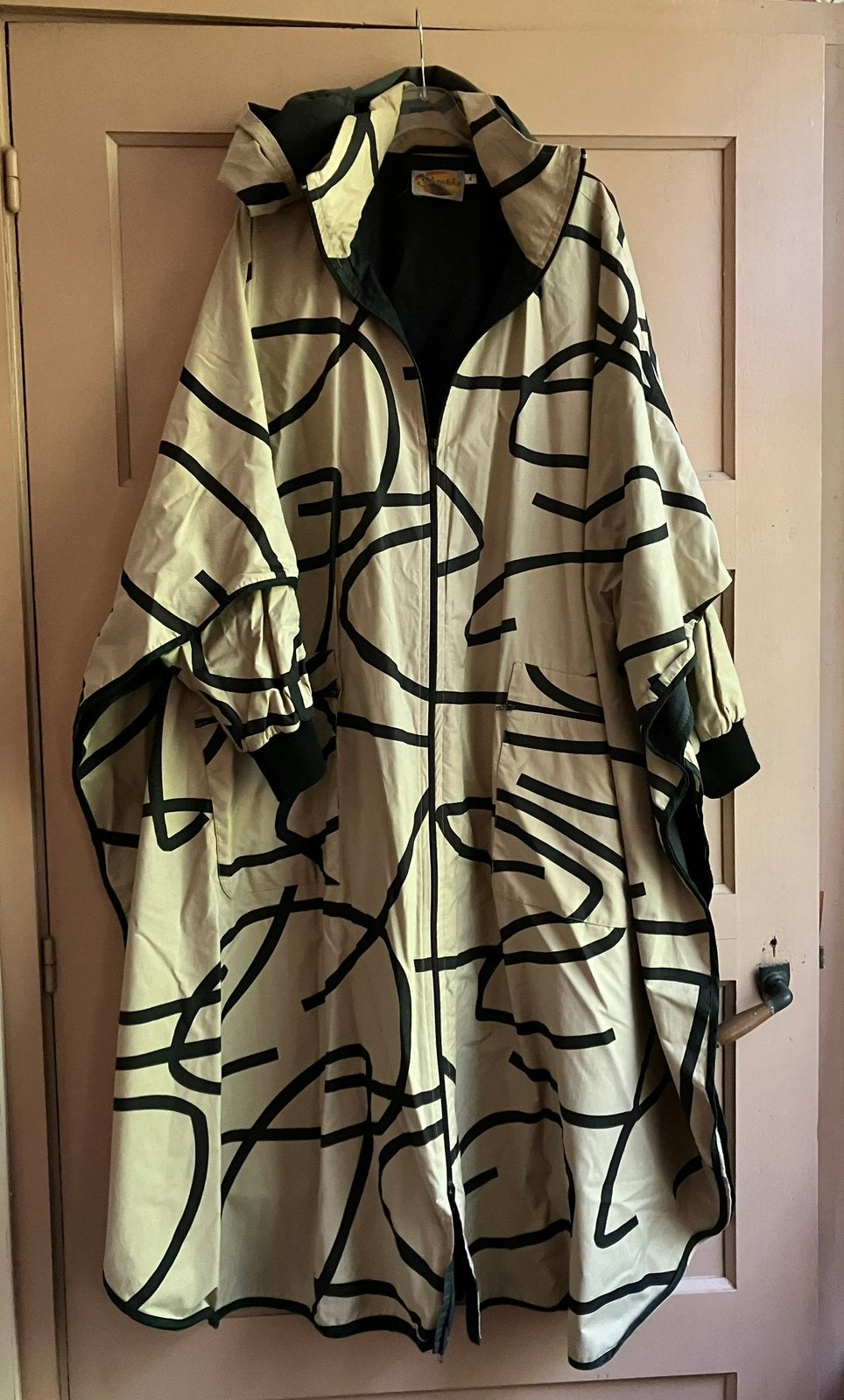 SKANDIKA Poncho Jas, Grafisch Patroon, M, kan tot XXL, Verzenden, Gedragen, Maat 46/48 (XL) of groter, Beige