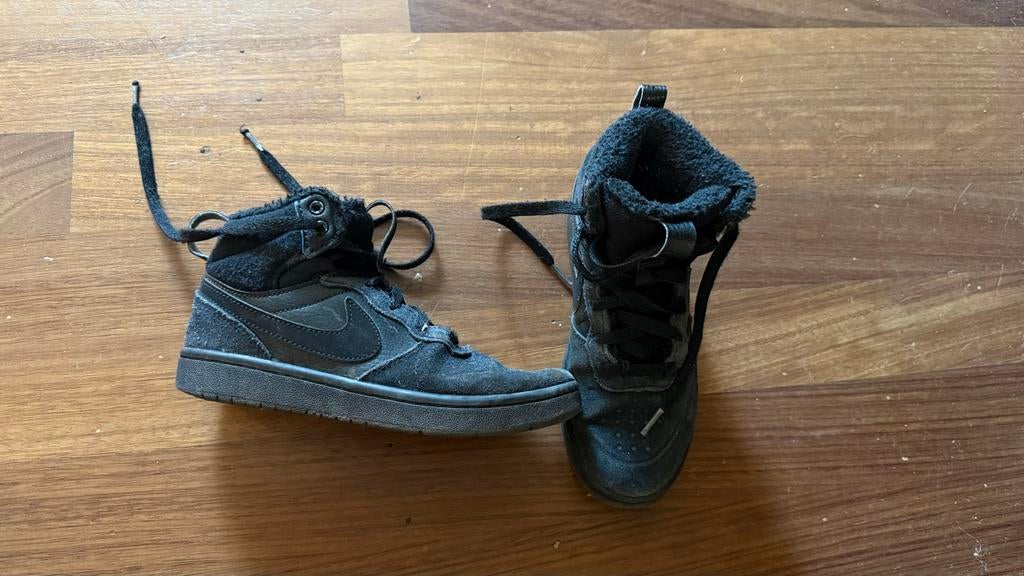 Nike Air Jordan Gevoerde Suède Schoenen Maat 33.5, Ophalen, Gebruikt, Jongen of Meisje, Sportschoenen