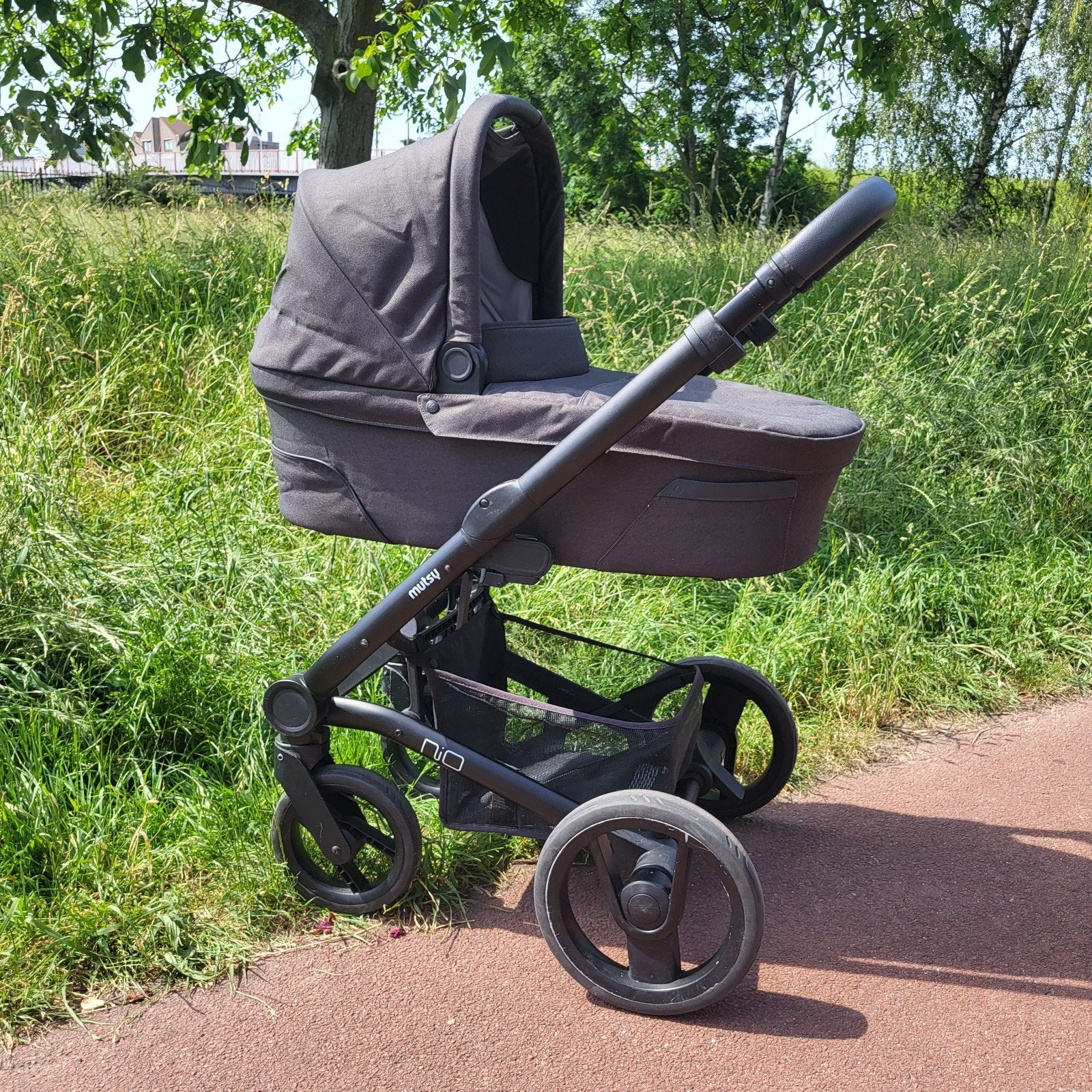​Mutsy Nio 2-in-1 Kinderwagen (Antraciet) – Reiswieg & Zitje, Ophalen, Gebruikt, Mutsy