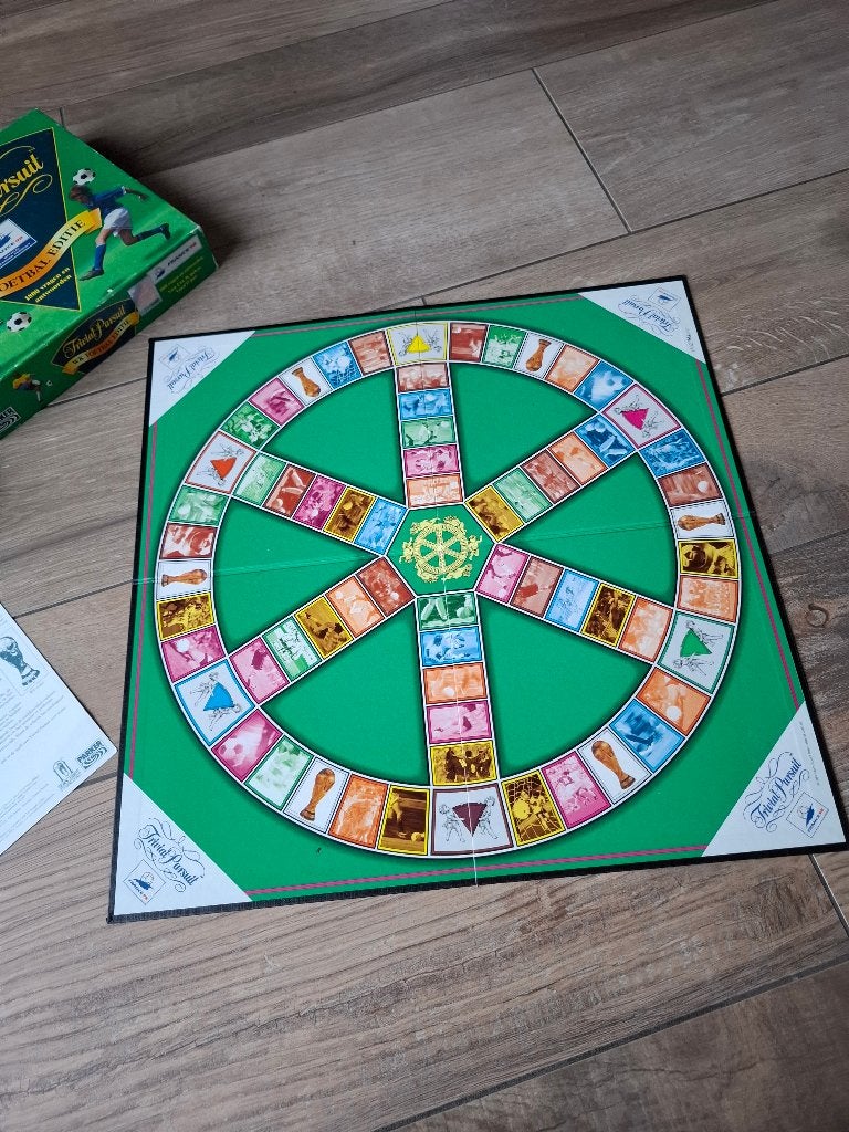 Trivial Pursuit WK Voetbal France 98, Hobby en Vrije tijd, Gezelschapsspellen | Bordspellen, Ophalen of Verzenden, Zo goed als nieuw