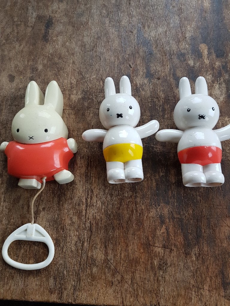 nijntje trekpop/muziekje en 2x nijntje bad figuren/fluitje, Ophalen of Verzenden, Zo goed als nieuw