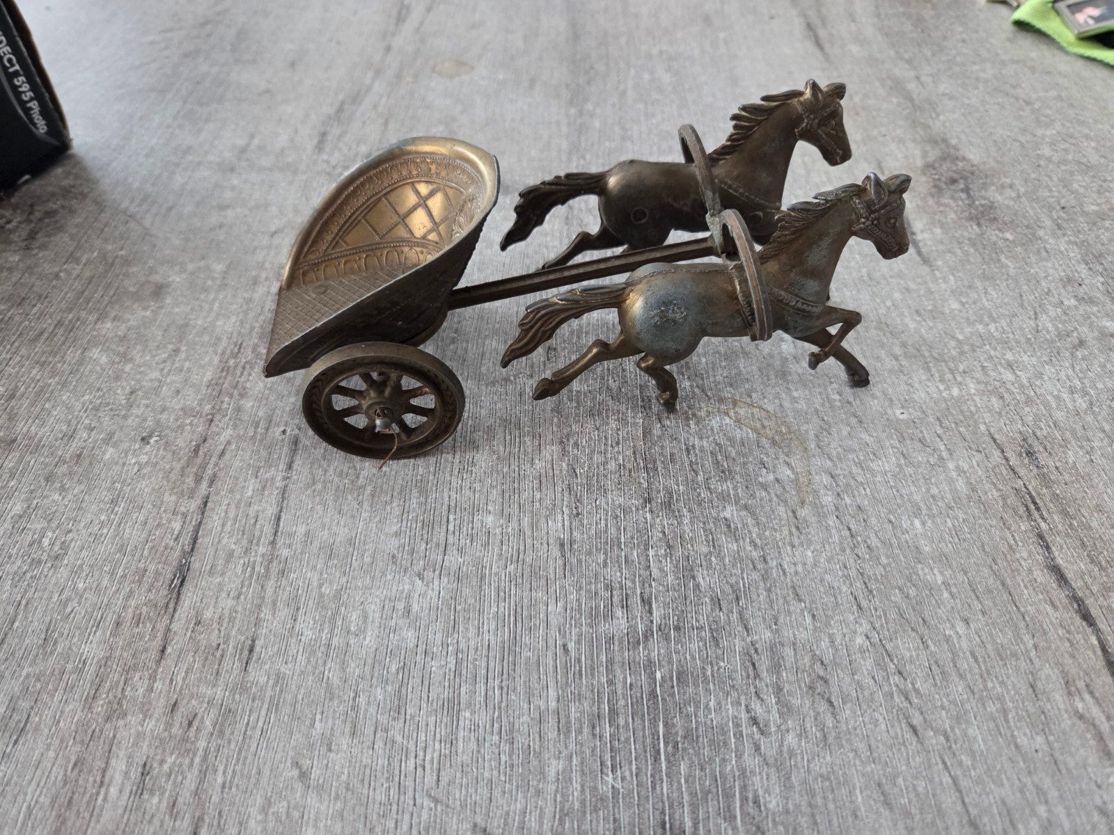Antieke bronzen strijdwagen met paarden, Ophalen of Verzenden