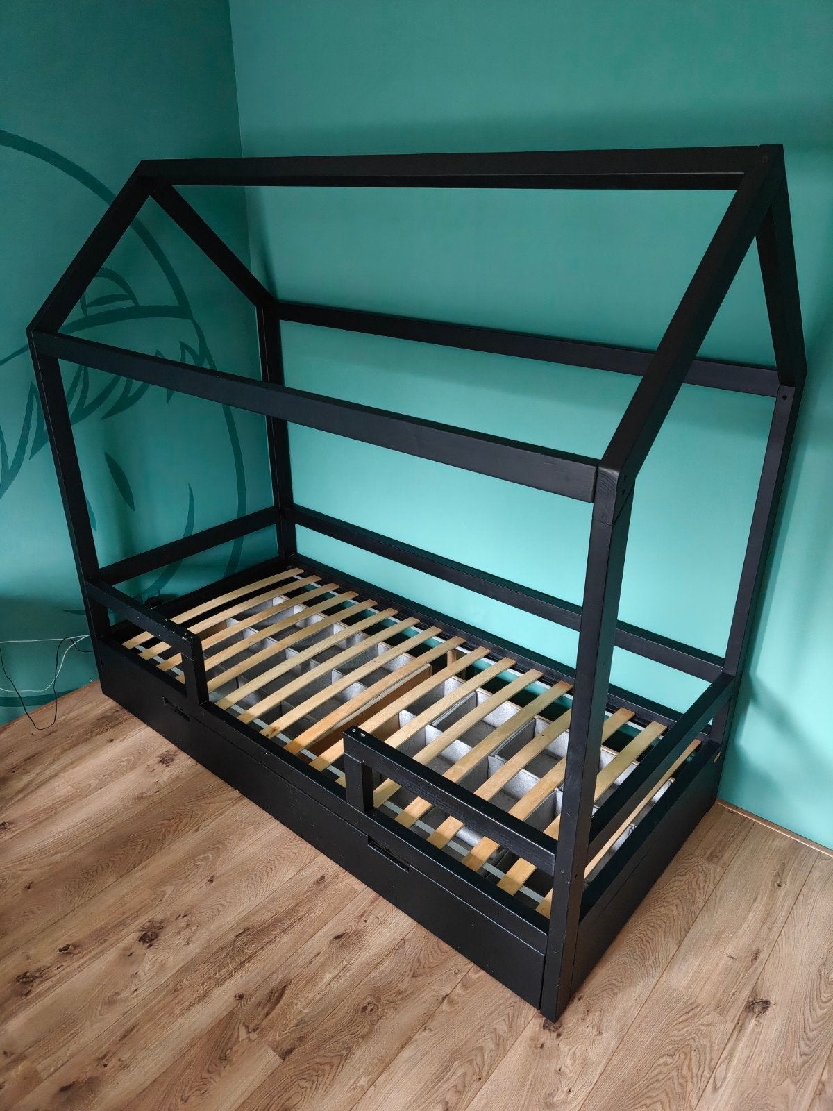 Kinderbed met lades 90x200 - Zwart Huisbed, Ophalen, Gebruikt, 90 cm, Eenpersoons