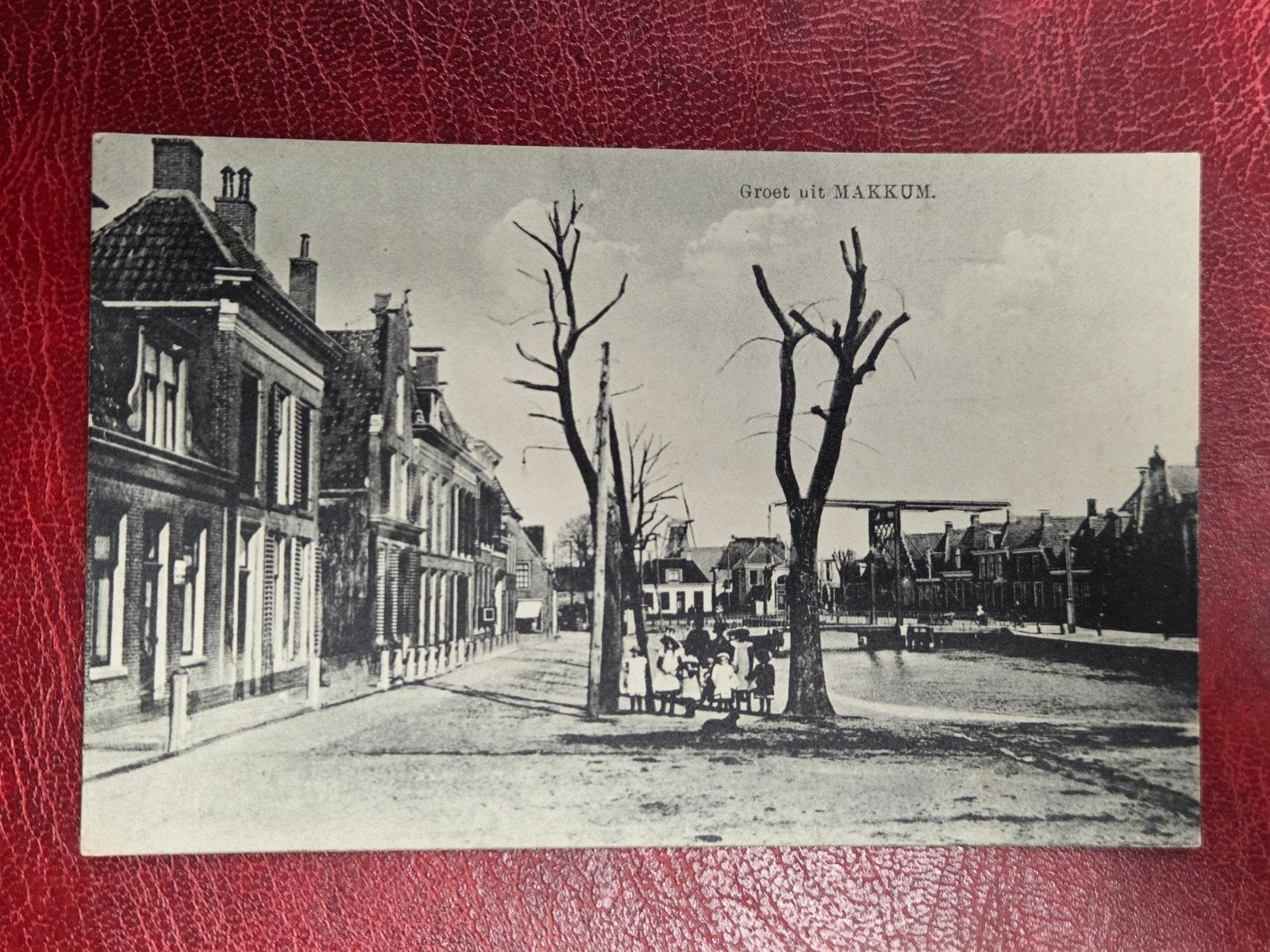 Makkum bij Bolsward centrum met ophaalbrug Nauta 7235, Verzamelen, Ansichtkaarten | Nederland, Verzenden, Voor 1920, Friesland