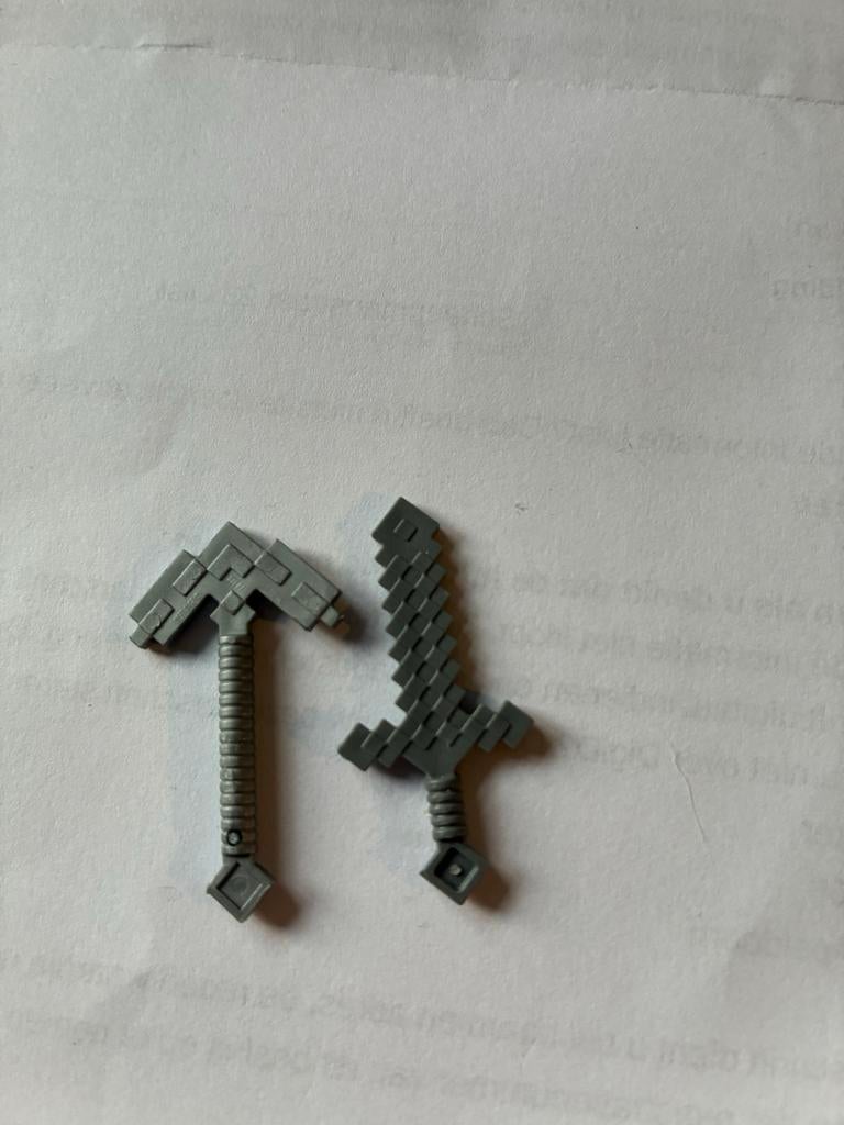Minecraft pickaxe en zwaard speelgoed, Ophalen of Verzenden, Zo goed als nieuw