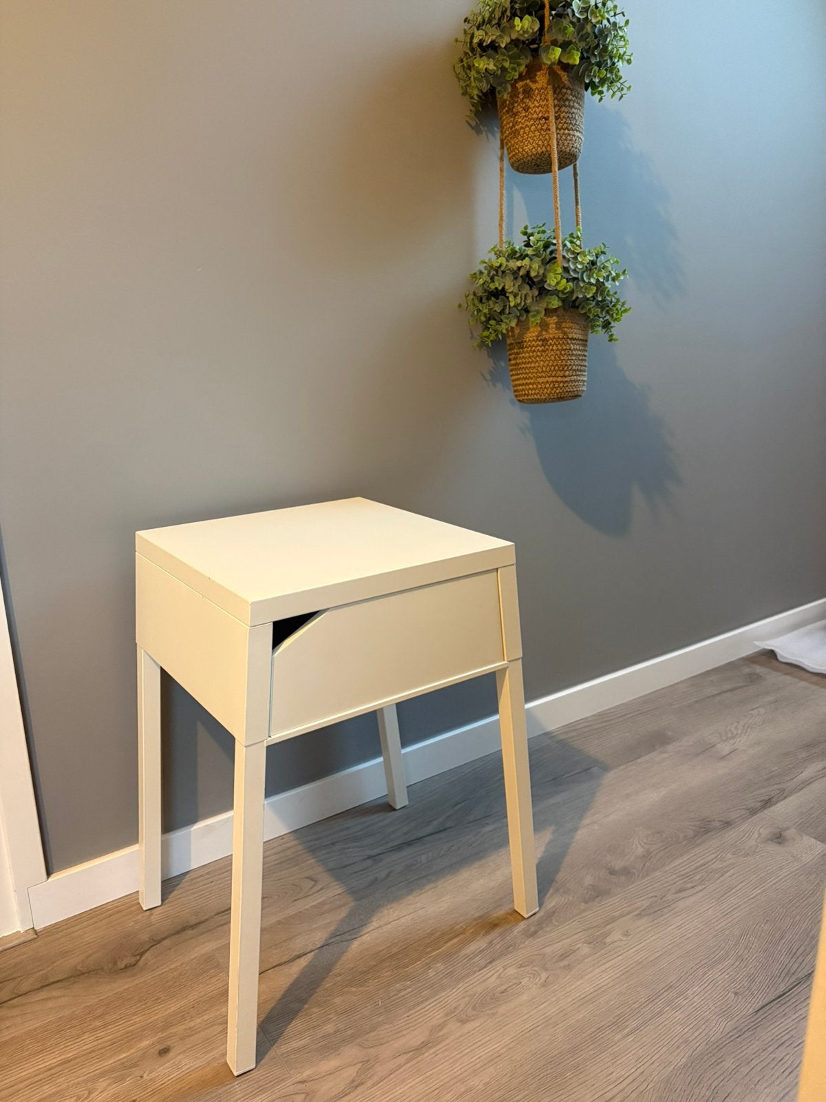 Metalen nachtkastje met laatje / Ikea, Ophalen, Gebruikt, Metaal of Aluminium, 55 tot 70 cm