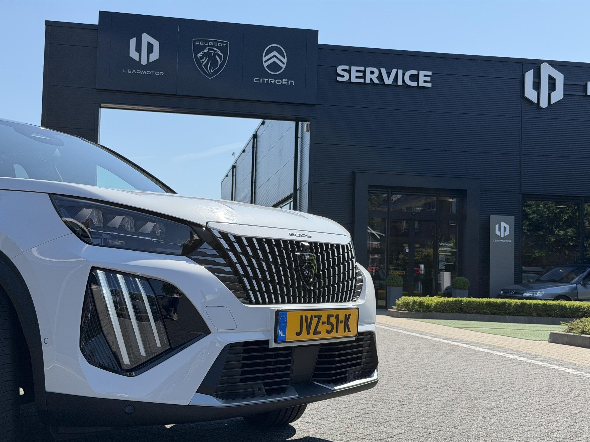 Peugeot 2008 GT 1.2 Hybrid 145PK e-DCS6 Automaat Navigatie,, Gebruikt, 1199 cc, Leder en Stof, Origineel Nederlands