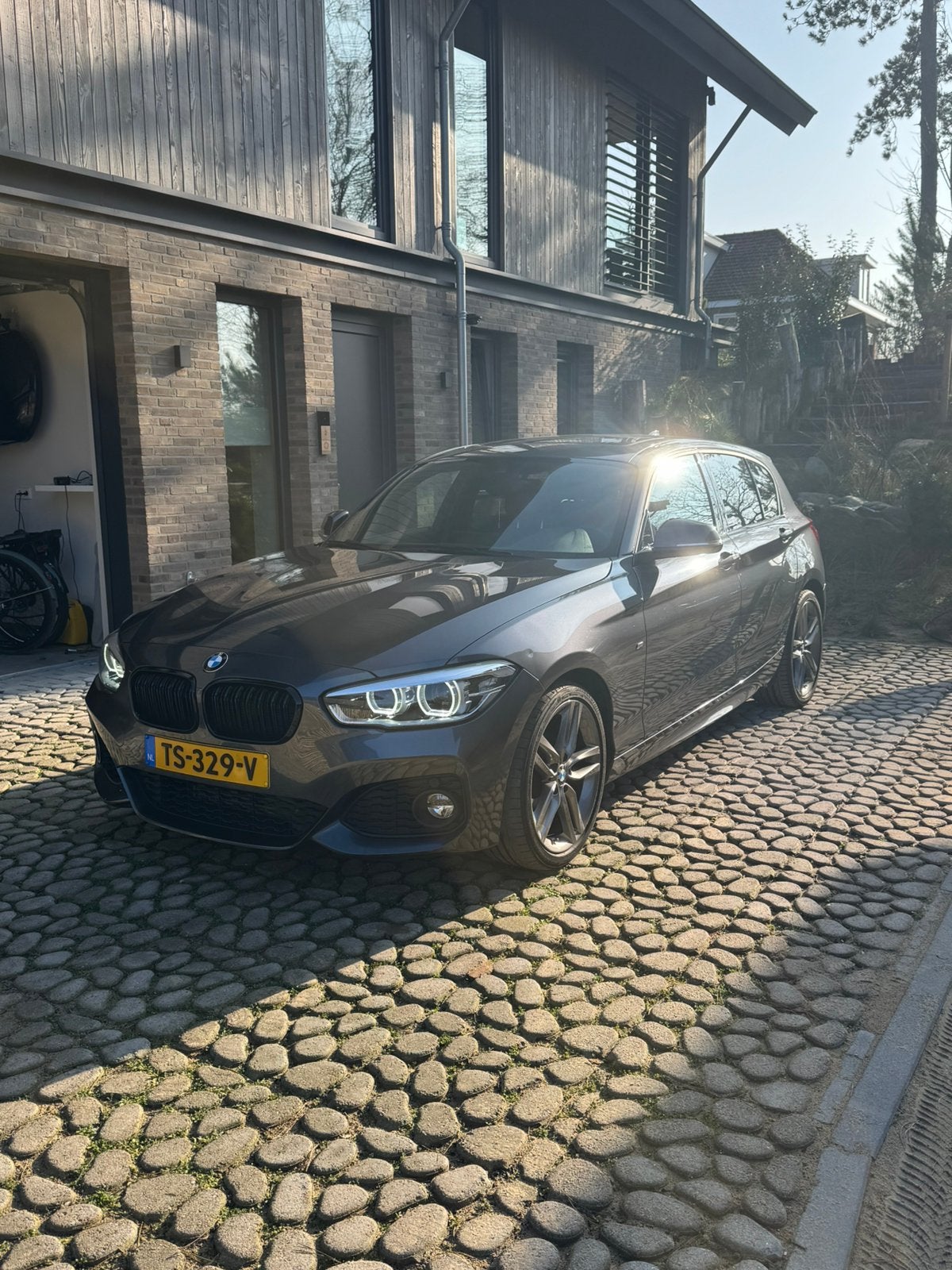 BMW 1-Serie 118i 136pk Aut 2018 M SPORT Grijs, Auto's, Parkeersensor, 650 kg, Particulier, 3 cilinders