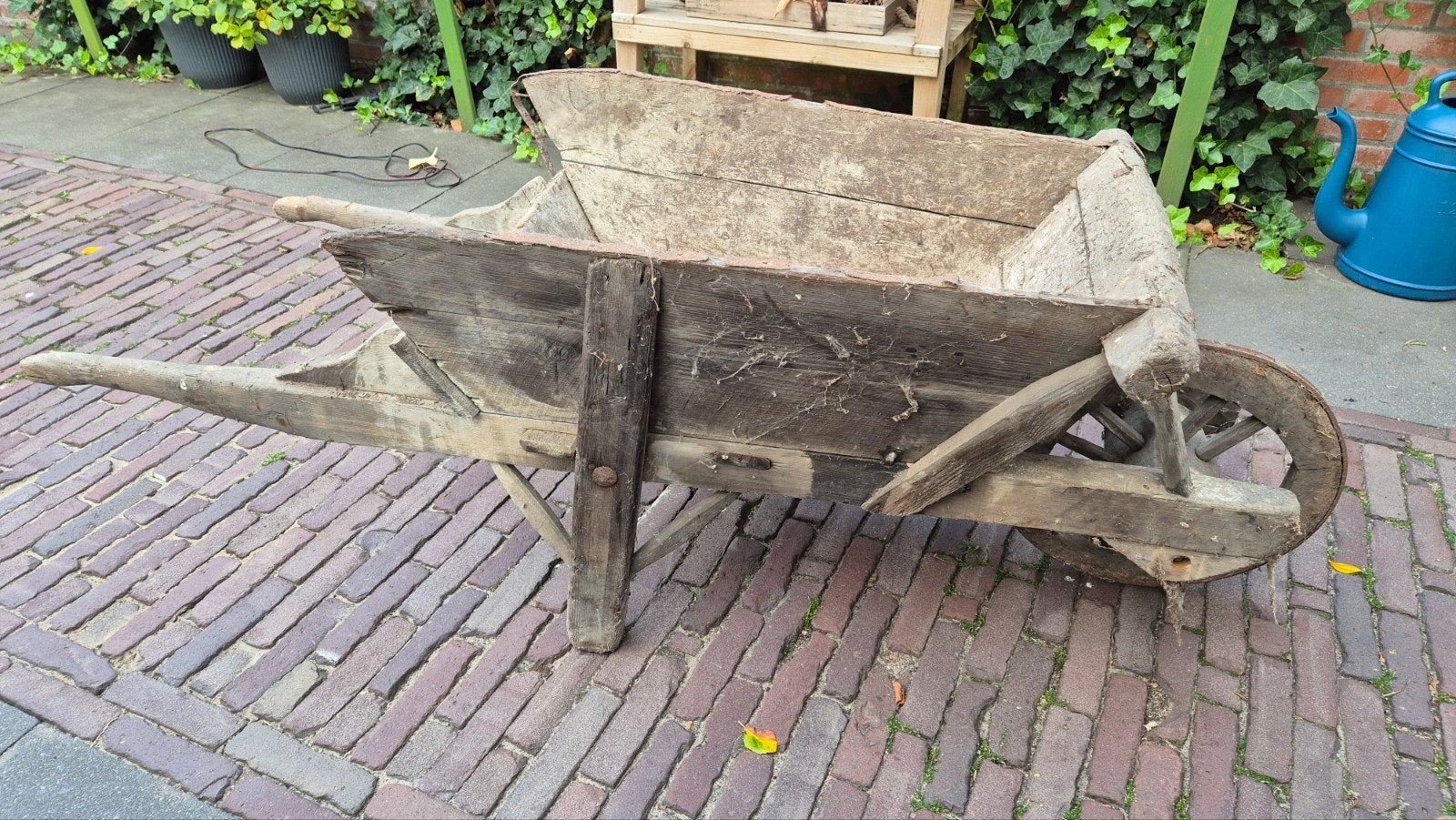 Antieke houten kruiwagen - Decoratief object, Ophalen