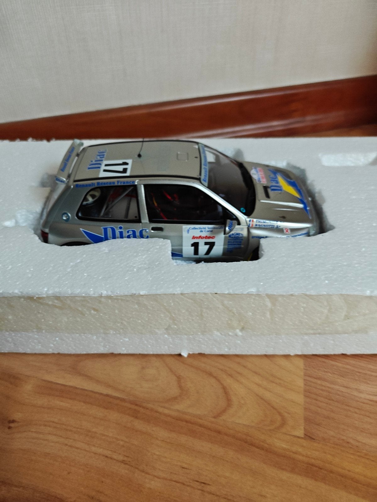 OttOmobile Renault Clio Maxi DIAC (1:18), Ophalen, Nieuw, Auto