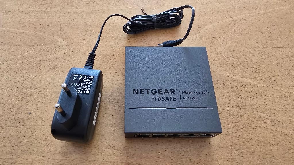 Netgear Prosafe Plus switch 5 gigabit poorten, Computers en Software, Netwerk switches, Ophalen of Verzenden, Zo goed als nieuw