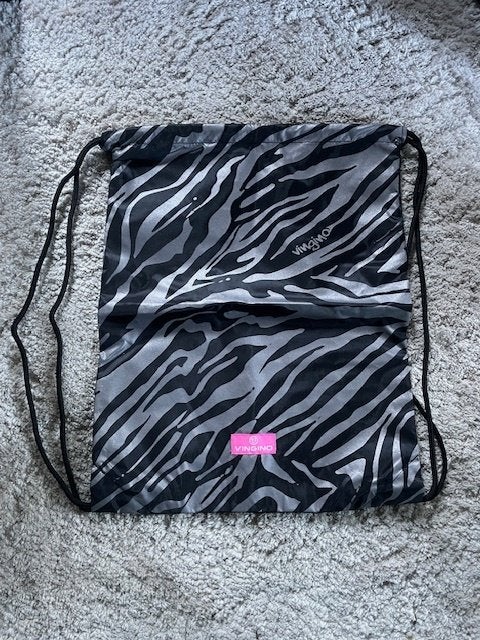 Splinternieuwe Vingino gymtas met trendy zebraprint., Overige merken, 25 tot 40 cm, Nieuw, Ophalen of Verzenden