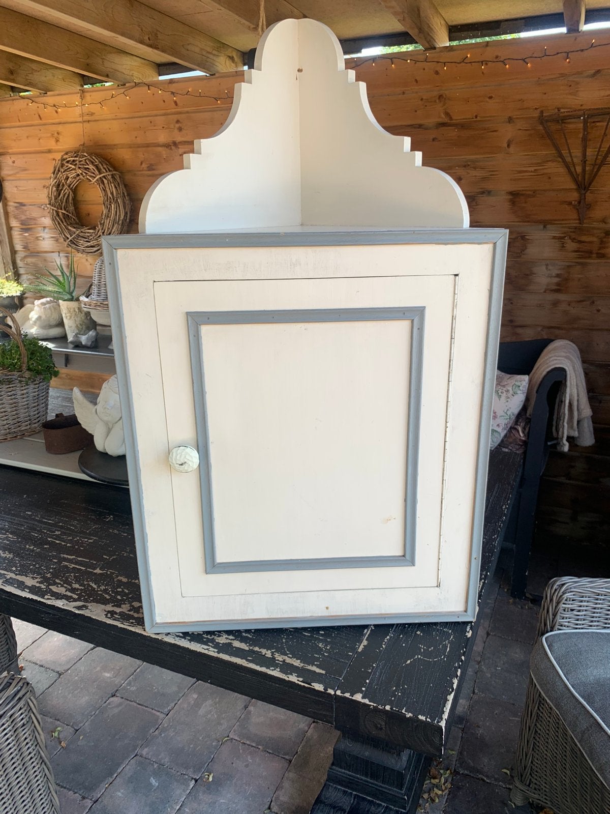 Brocante (hang) hoekkastje, Ophalen