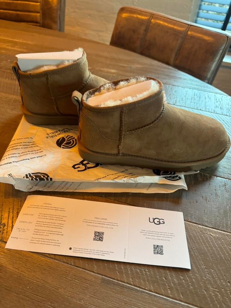 Uggs nieuw maat 41, Kinderen en Baby's, Babykleding | Schoentjes en Sokjes, Nieuw, Jongetje of Meisje, Schoentjes, Ophalen of Verzenden