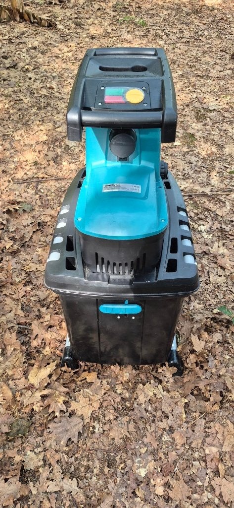 Makita UD2500 Hakselaar – weinig gebruikt, Ophalen, MAKITA, Zo goed als nieuw, Met opvangbak