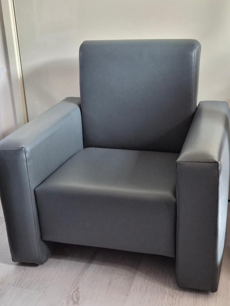 Kinder fauteuil, Huis en Inrichting, Fauteuils, Ophalen, Minder dan 75 cm, Leer, Zo goed als nieuw