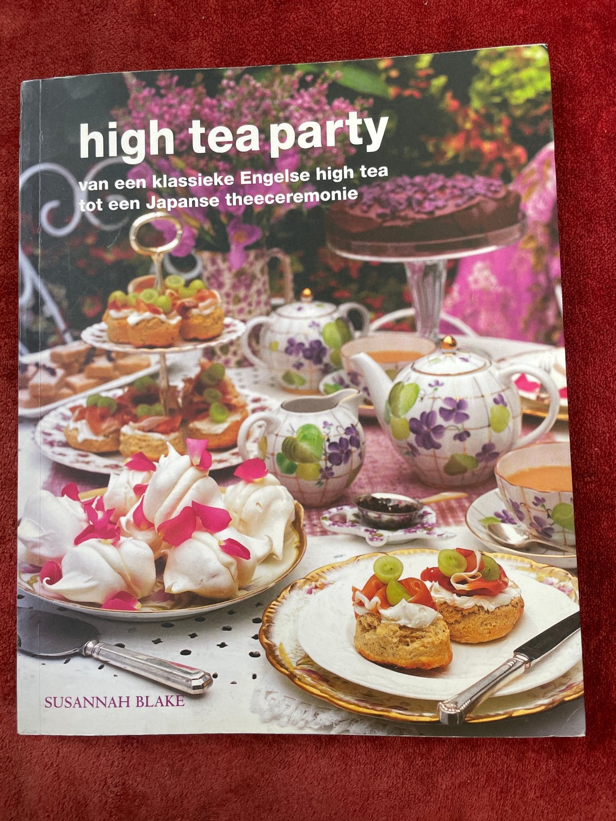 High Tea Party: Van Engelse high tea tot Japanse theeceremon, Ophalen of Verzenden, Zo goed als nieuw, Europa, Taart, Gebak en Desserts