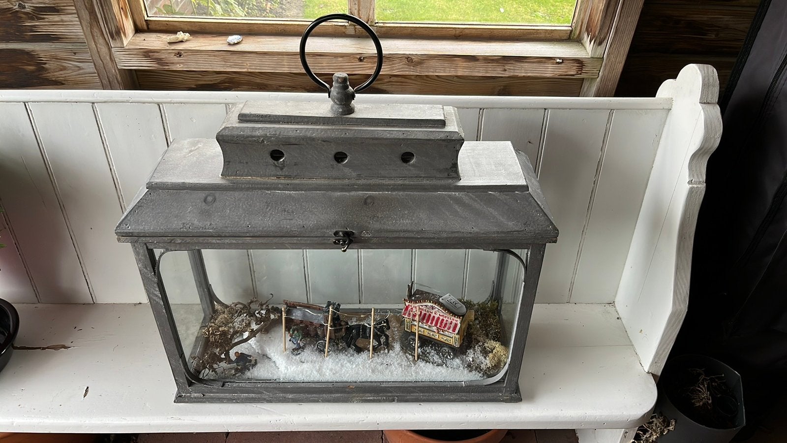 Grijze houten kerst vitrine, Ophalen