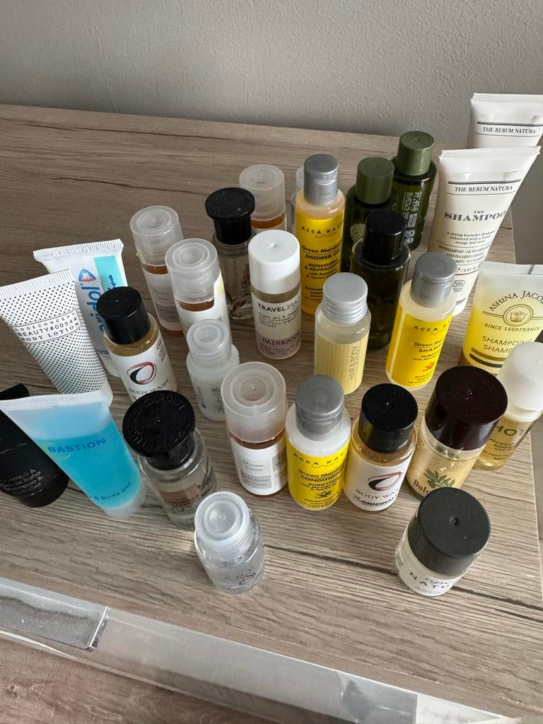 Ongebruikt kleine shampo en douche gel flesjes., Ophalen of Verzenden, Nieuw, Bad & Douche