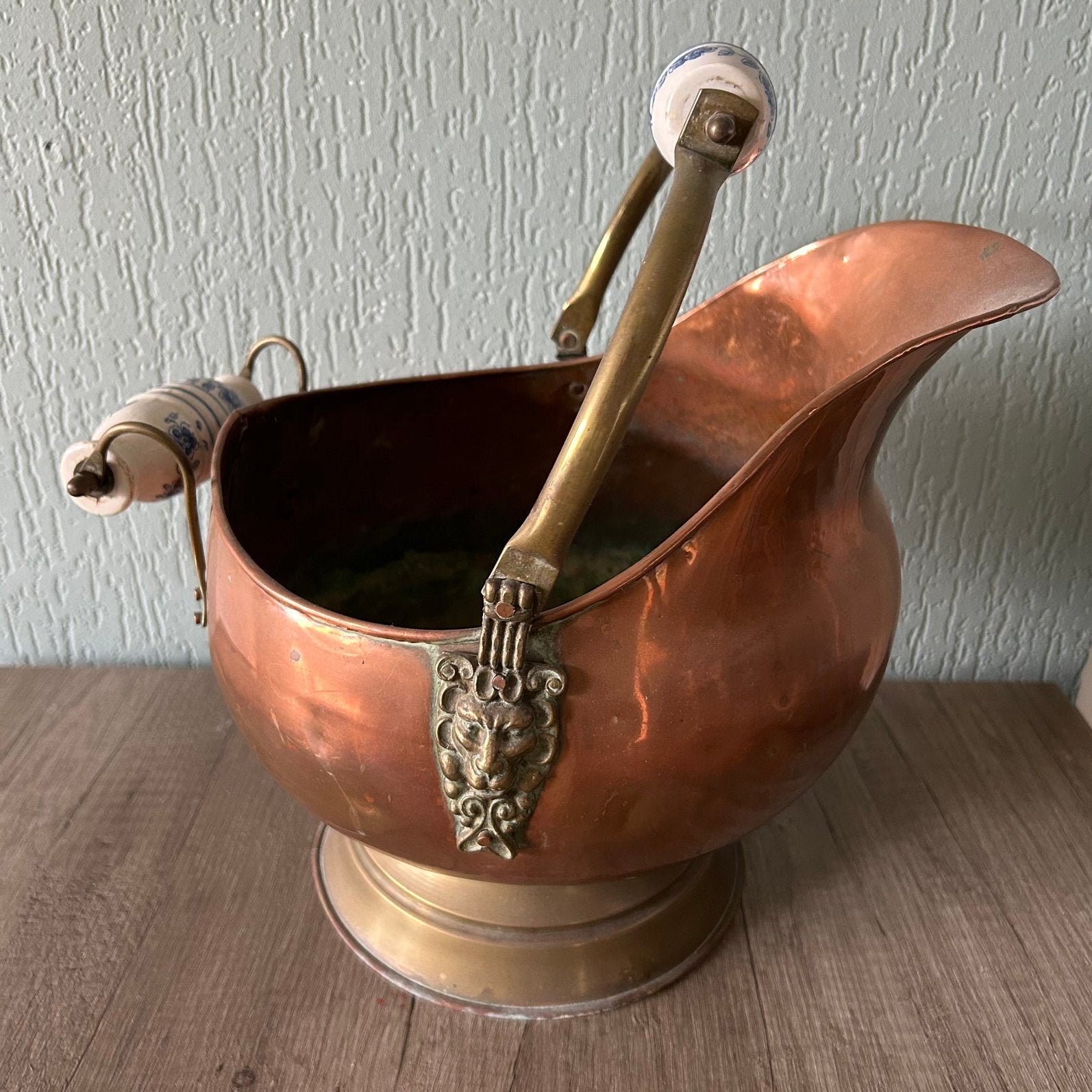 Antieke koperen kolenkit met Delfts blauw handvat, Ophalen of Verzenden, Koper