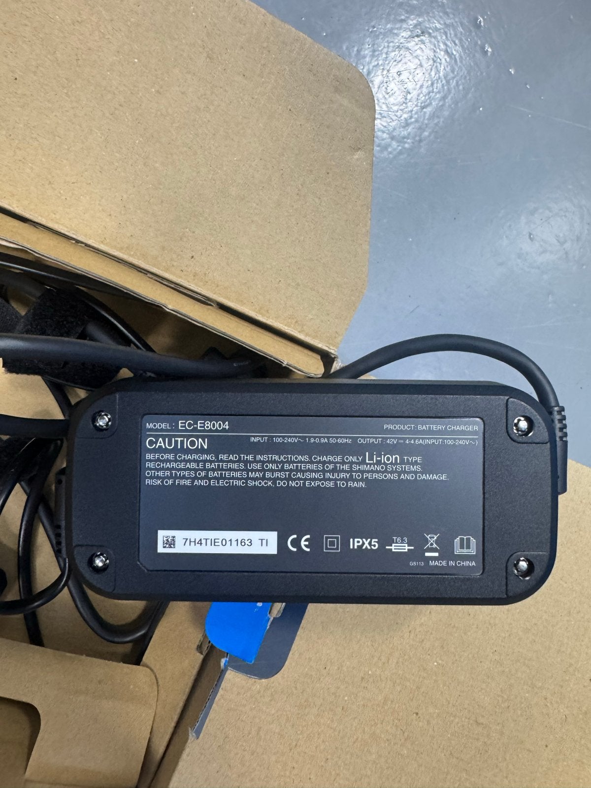 Shimano Oplader EC-E8004 Nieuw in doos + extra adapter, Ophalen of Verzenden, Nieuw