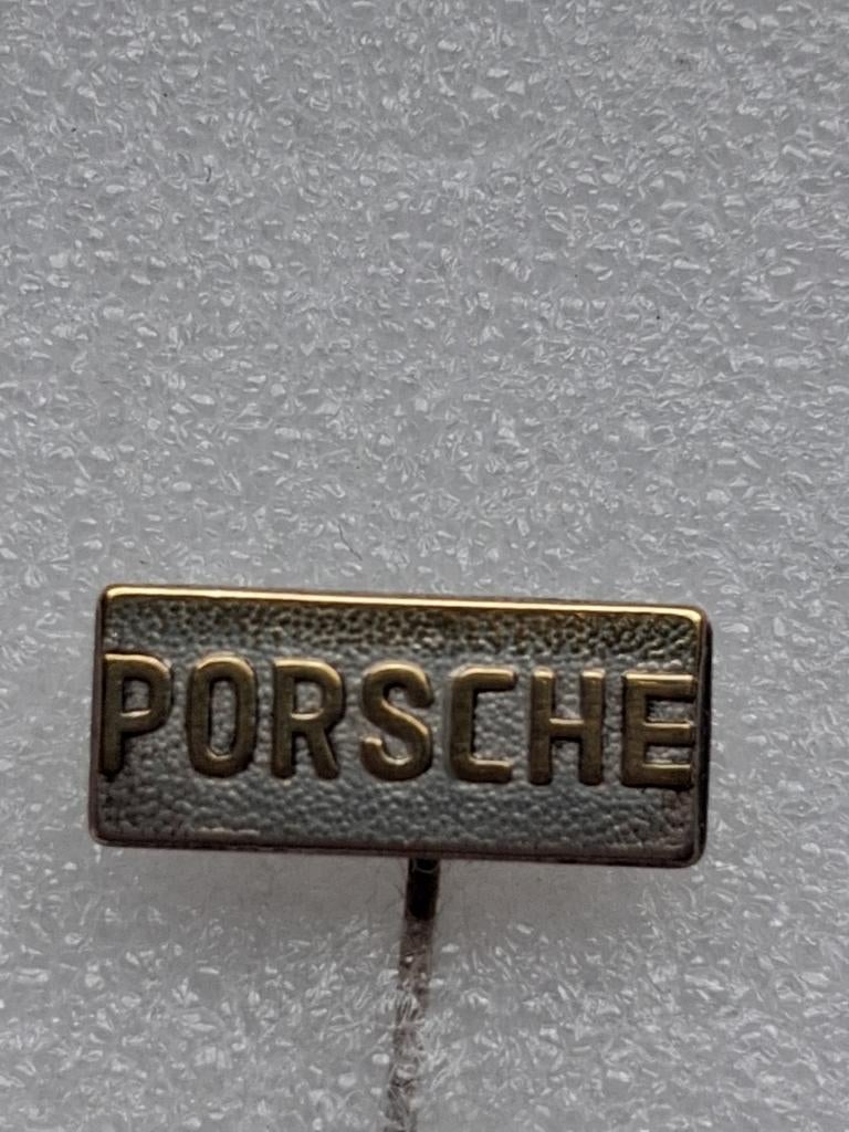 Speldje Porsche chroom, Verzamelen, Speldjes, Pins en Buttons, Ophalen of Verzenden, Gebruikt, Transport