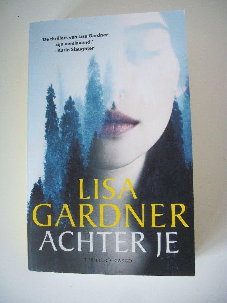 Achter je - Pierre Quincy - Lisa Gardner - zgan - Thriller, Boeken, Ophalen of Verzenden, Zo goed als nieuw, Lisa Gardner, Amerika