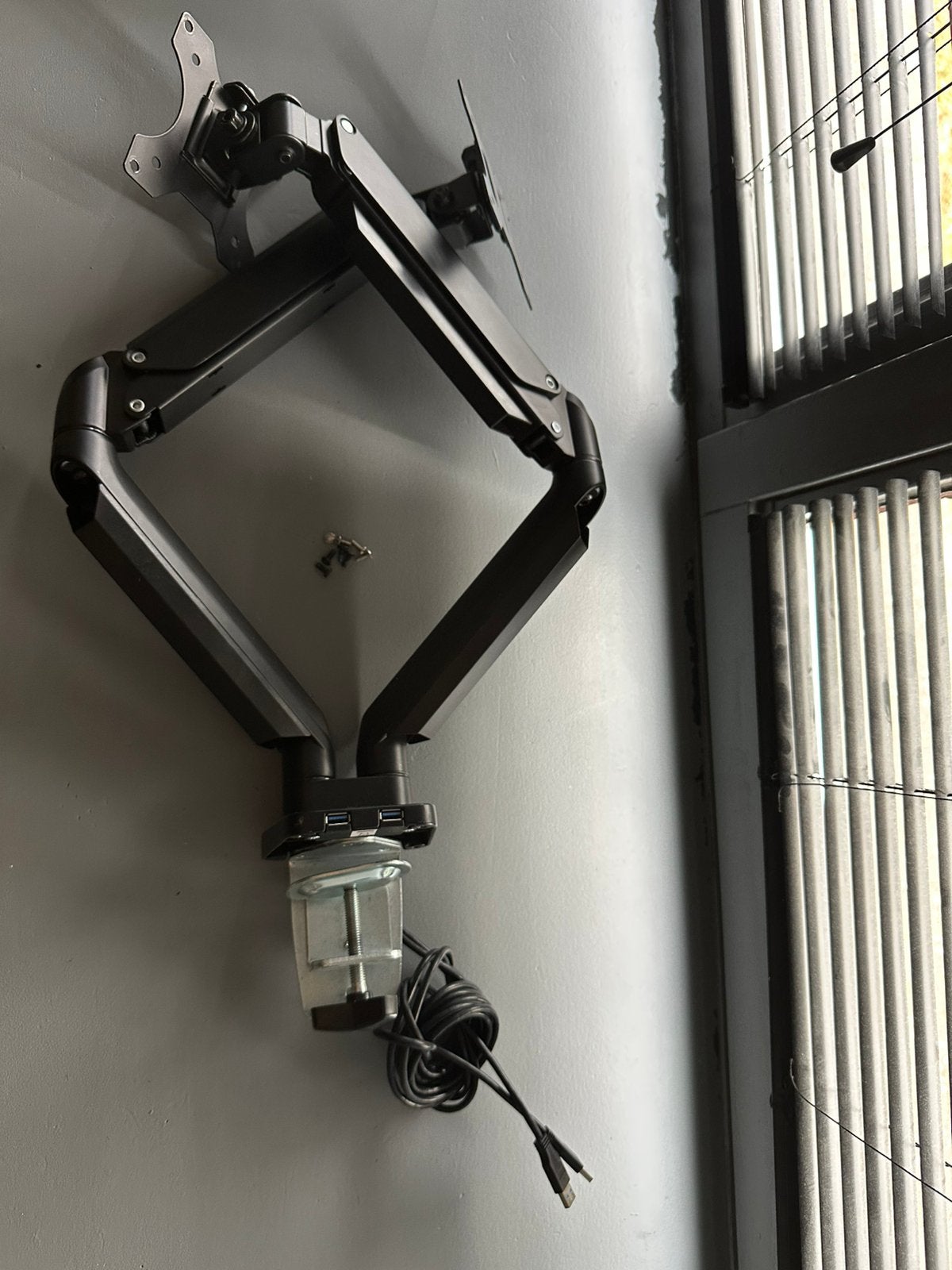 Monitor arm met vering + usb, Computers en Software, Monitoren, Ophalen of Verzenden, Zo goed als nieuw